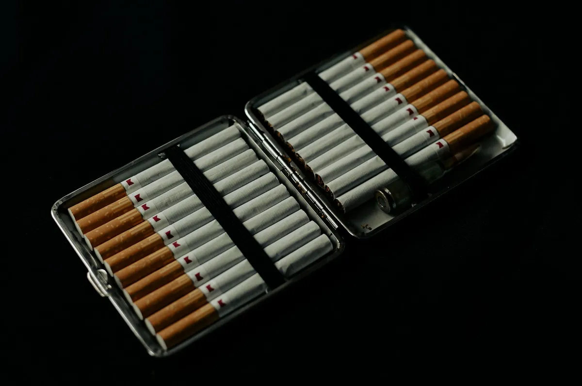 4 cartouches de cigarettes par personne : que dit vraiment la loi douanière ?